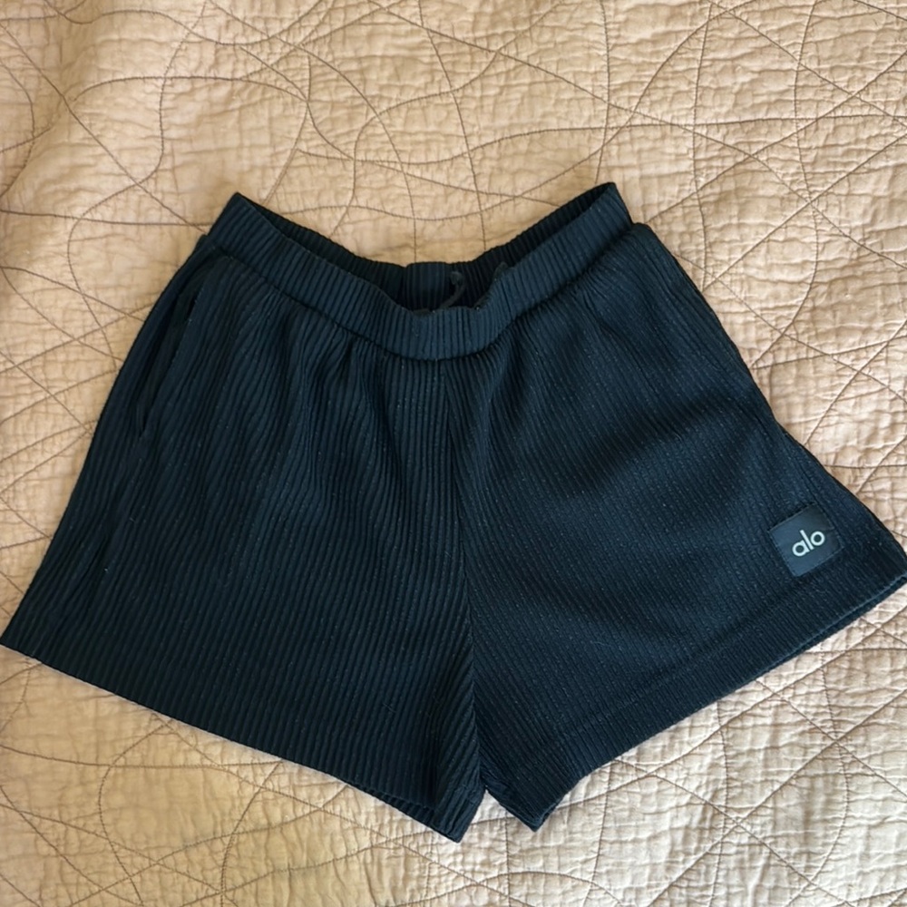 ALO Yoga Women's Black Ribbed Shorts
